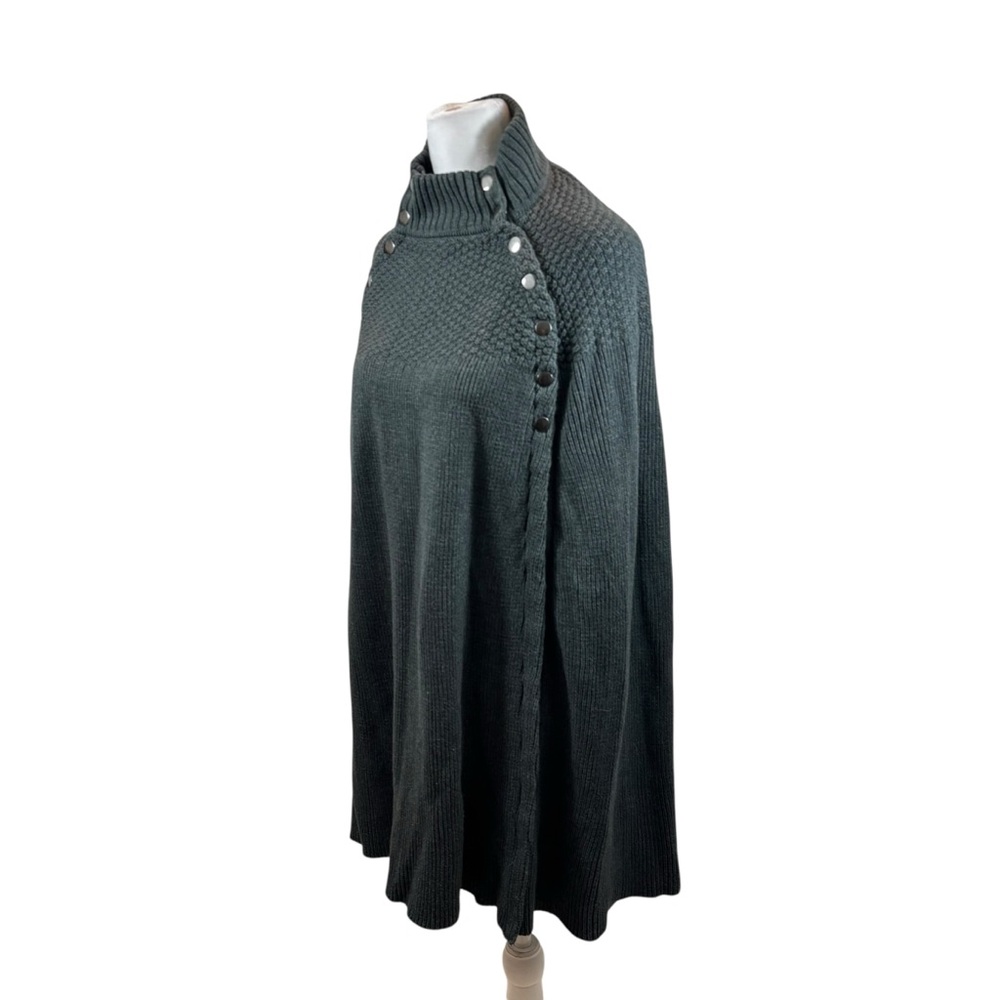Ladies G.I.L.I Brand Grey Sweater Cape with‎ Metal Buttons Size XS/S